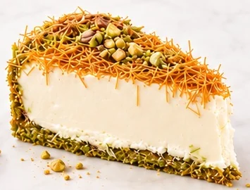 Kunafa cheesecake dengan adonan kunafa