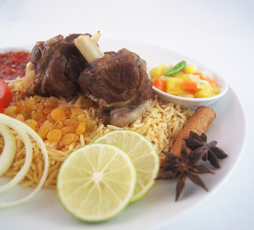 Nasi kabsa kambing, basmati merah berempah khas Saudi Arabia